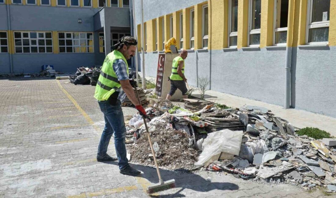 Bursa Büyükşehir Belediyesi, yeni eğitim-öğretim yılı öncesinde kent genelindeki okullarda
