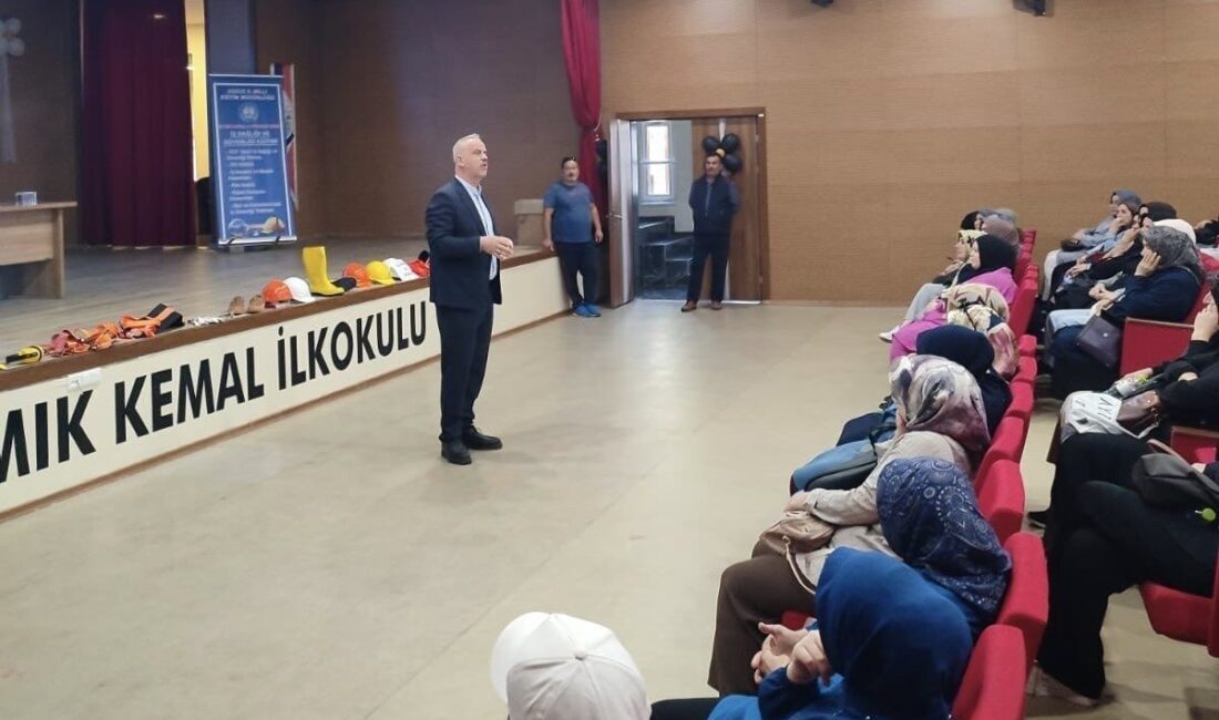 DÜZCE (İHA) – Düzce’de toplum yararına çalışma projesi çerçevesinde okullarda