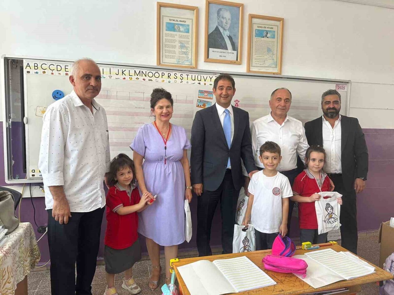 Minik öğrencilerin okula mutlu bir başlangıç yapabilmesi için Altın Anne