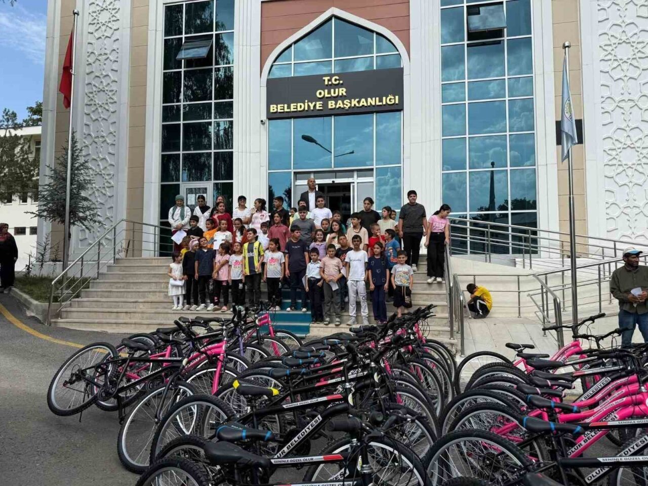 Erzurum’da sosyal belediyecilik örneği sergileyen Olur Belediyesi, bisikleti olmayan 125