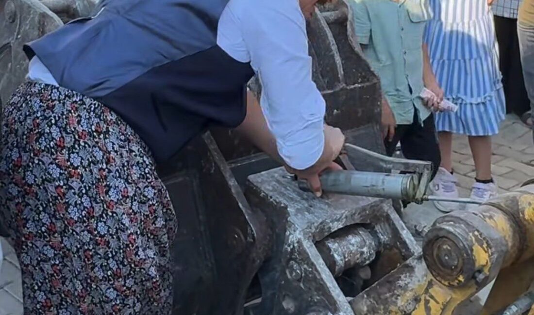 Denizli’nin Güney ilçesinde düzenlenen düğün töreni renkli anlara sahne oldu.