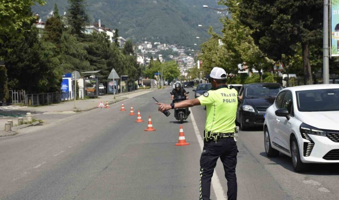 Ordu’da polis ekipleri tarafından trafik kazalarını azaltmaya yönelik yapılan denetimlerde