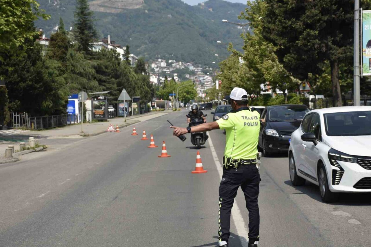 Ordu’da polis ekipleri tarafından trafik kazalarını azaltmaya yönelik yapılan denetimlerde