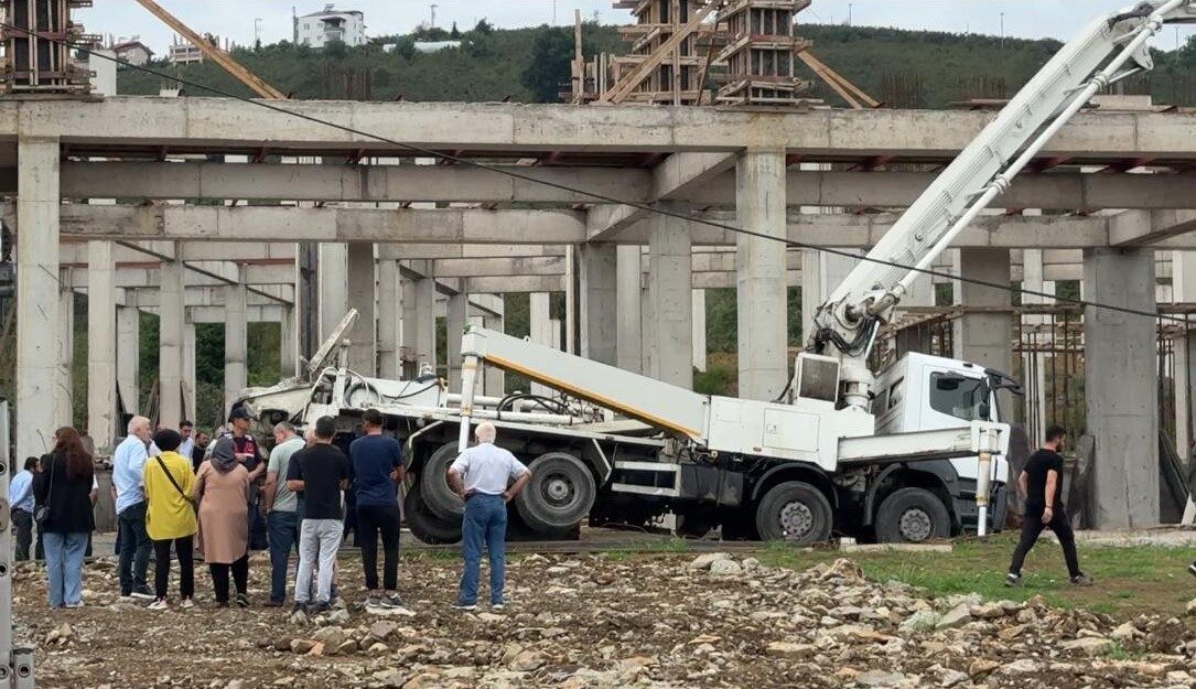 Ordu’nun Altınordu ilçesinde devrilen beton mikseri inşaatta çalışan gencin ölümüne