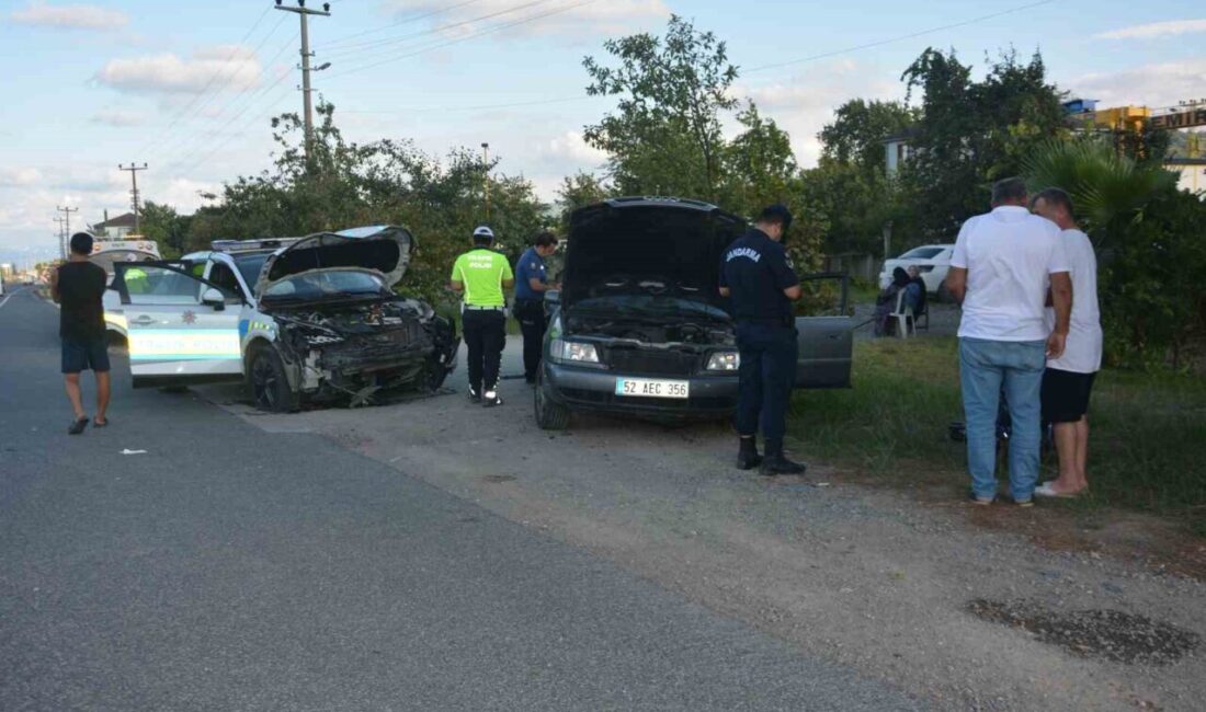 Ordu’nun Ünye ilçesinde düğün konvoyunda seyreden otomobilin uygulama yapan polis
