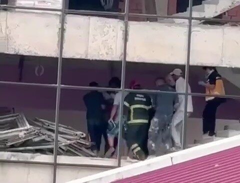 Ordu’nun Ünye ilçesinde kültür merkezi inşaatında iskeleden düşen işçi yaralandı.