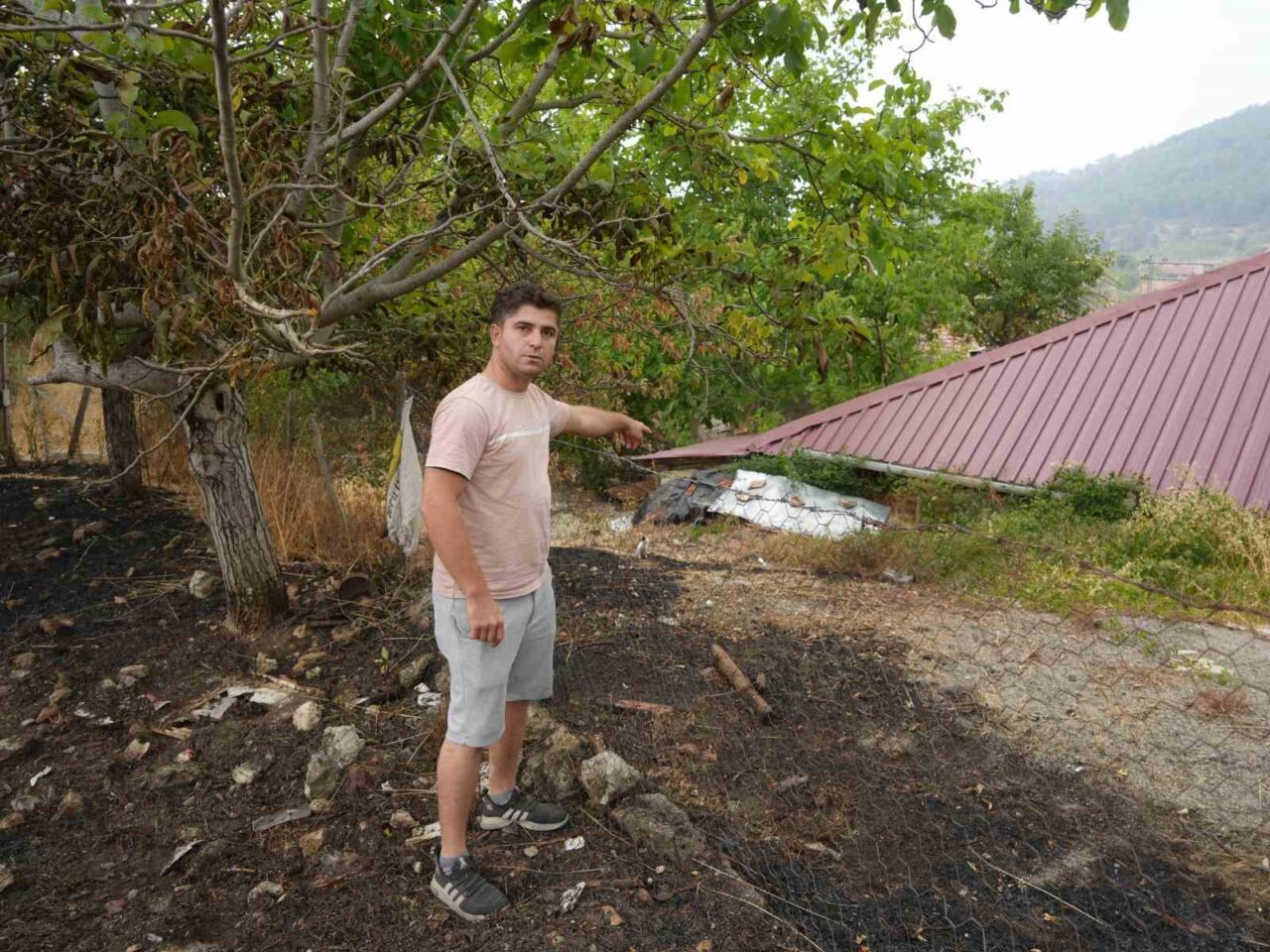 Kastamonu’nun Araç ilçesindeki orman yangınının sıçradığı köydeki hasar, havadan görüntülendi.