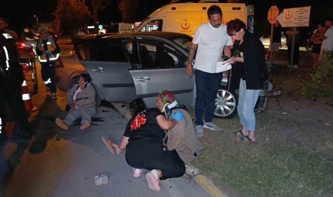 Antalya’nın Manavgat ilçesinde kavşak sisteminde 2 otomobilin çarpışması sonucu meydana