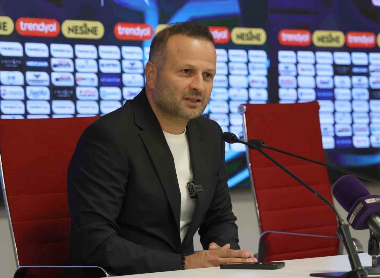 Sivasspor Teknik Direktörü Osman Zeki Korkmaz, 3 puanla ayrıldıkları Sarıyer