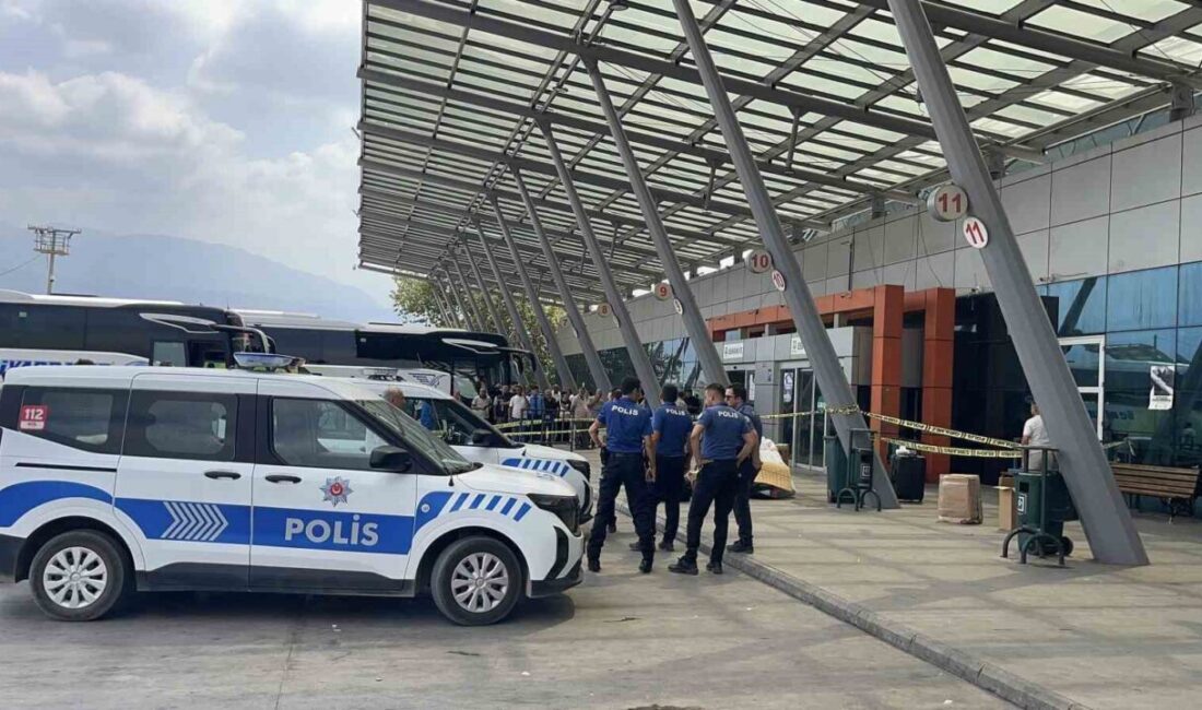 Osmaniye şehirler arası otobüs terminalinde, babanın kızına tüfekle ateş etmesi