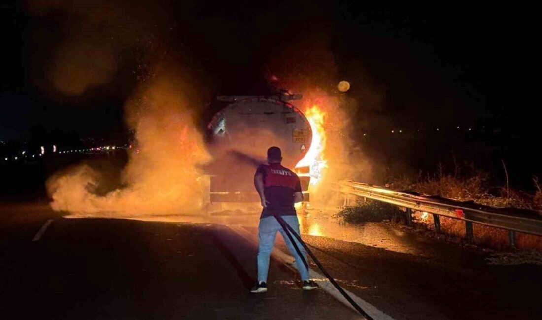 Osmaniye’nin Düziçi ilçesinde akaryakıt yüklü bir tankerde çıkan yangın, itfaiye