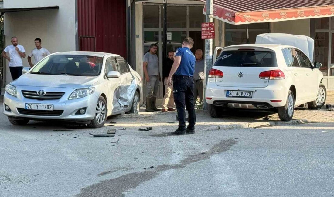 Osmaniye’nin Bahçe ilçesinde iki otomobilin çarpışması sonucu meydana gelen trafik