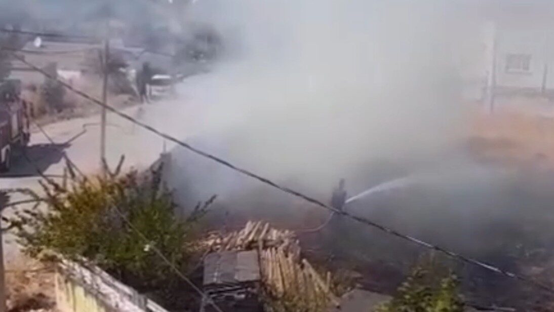 Kocaeli’nin Darıca ilçesinde otluk alanda çıkan yangın paniğe neden oldu.