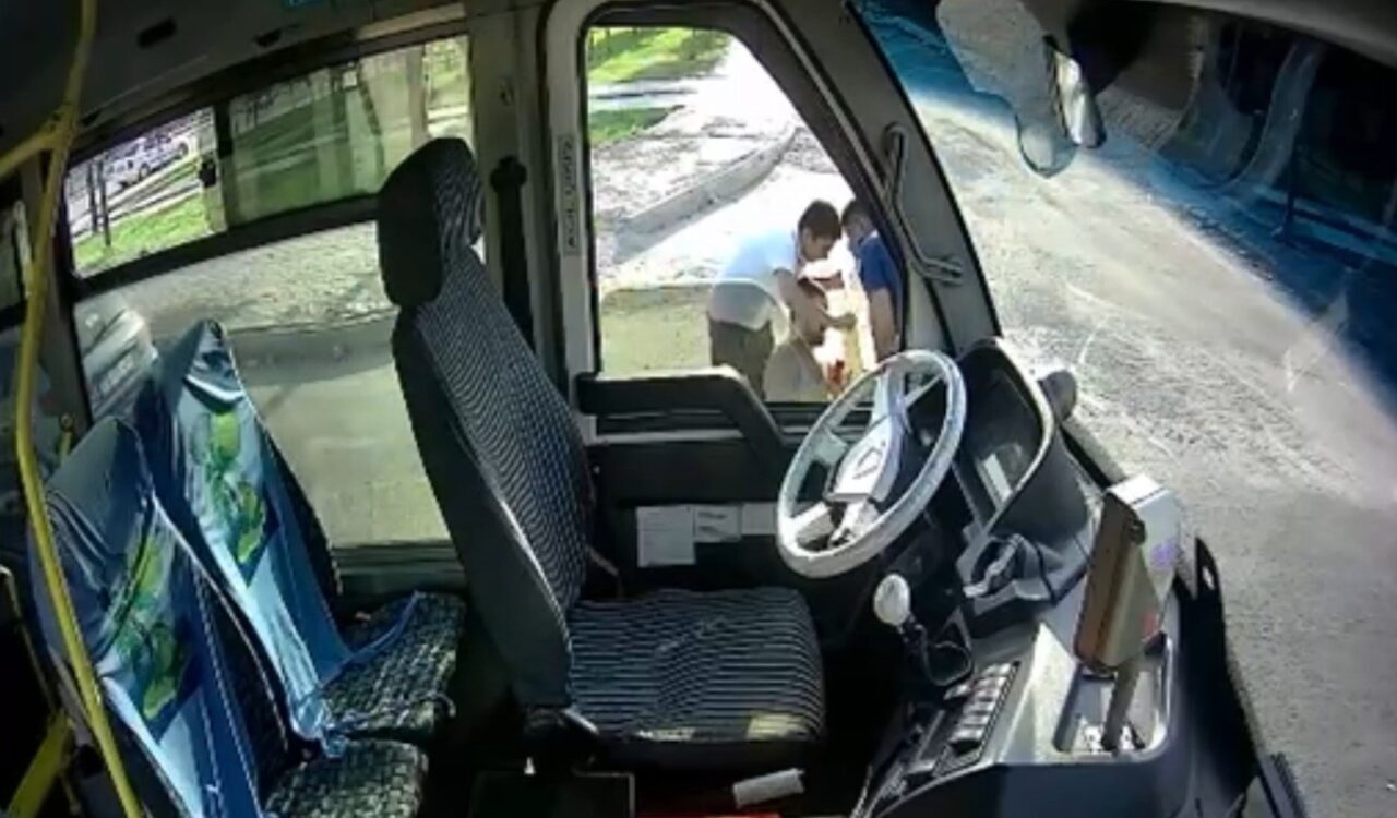 Şanlıurfa’nın Haliliye ilçesinde özel halk otobüsü şoförüne yönelik gerçekleştirilen bıçaklı