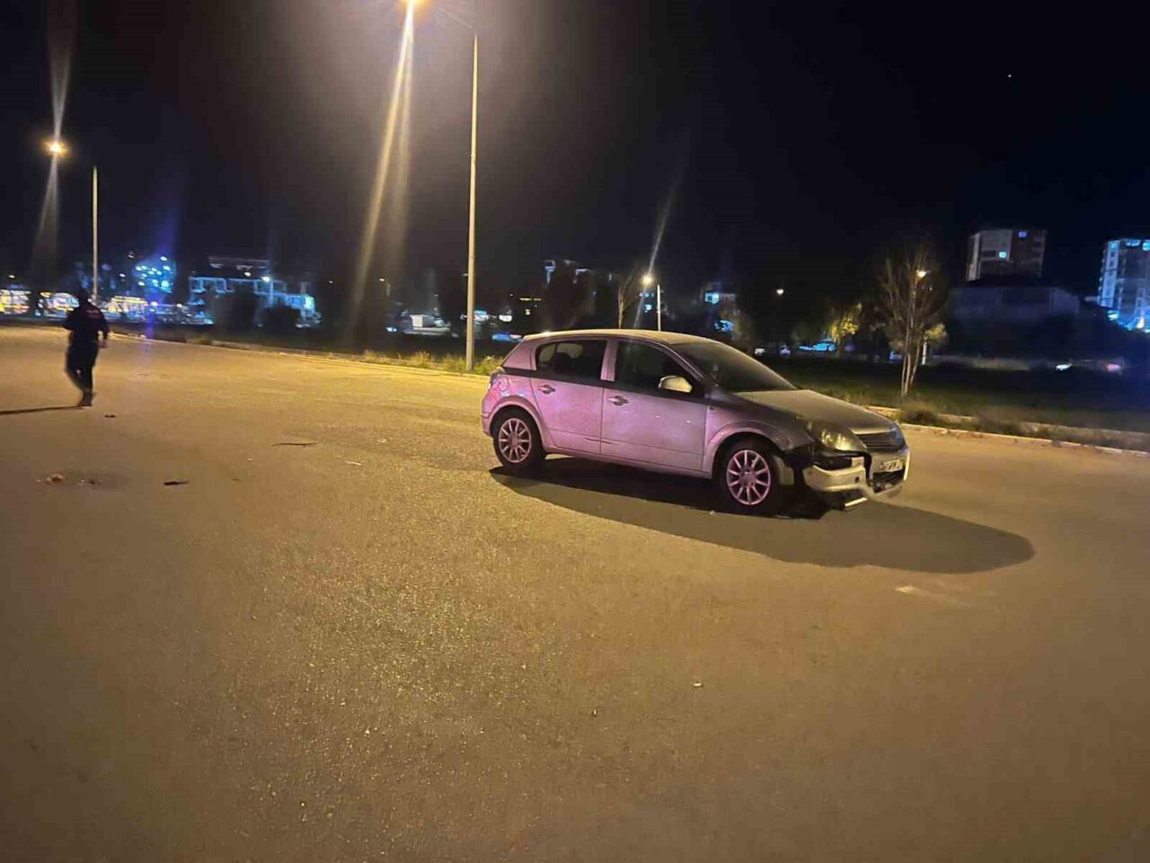 Kahramanmaraş’ın Elbistan ilçesinde motosiklet ile otomobilin çarpışması sonucu meydana gelen