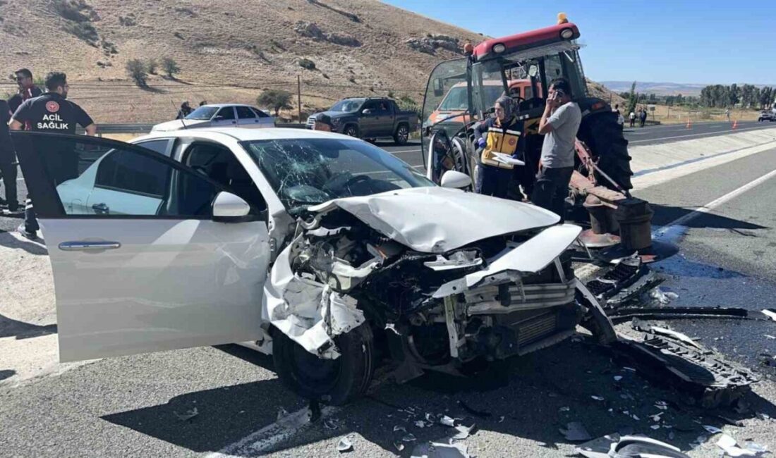 Kayseri’nin Bünyan ilçesinde otomobil ile traktörün karıştığı trafik kazasında 4