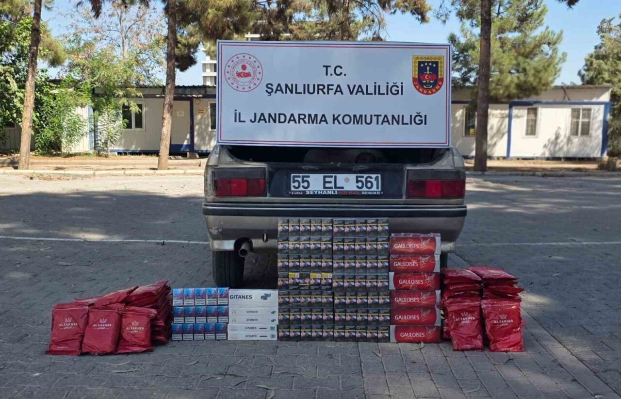Şanlıurfa’nın Eyyübiye ilçesinde jandarma tarafından durdurulan araçtan bin paket gümrük