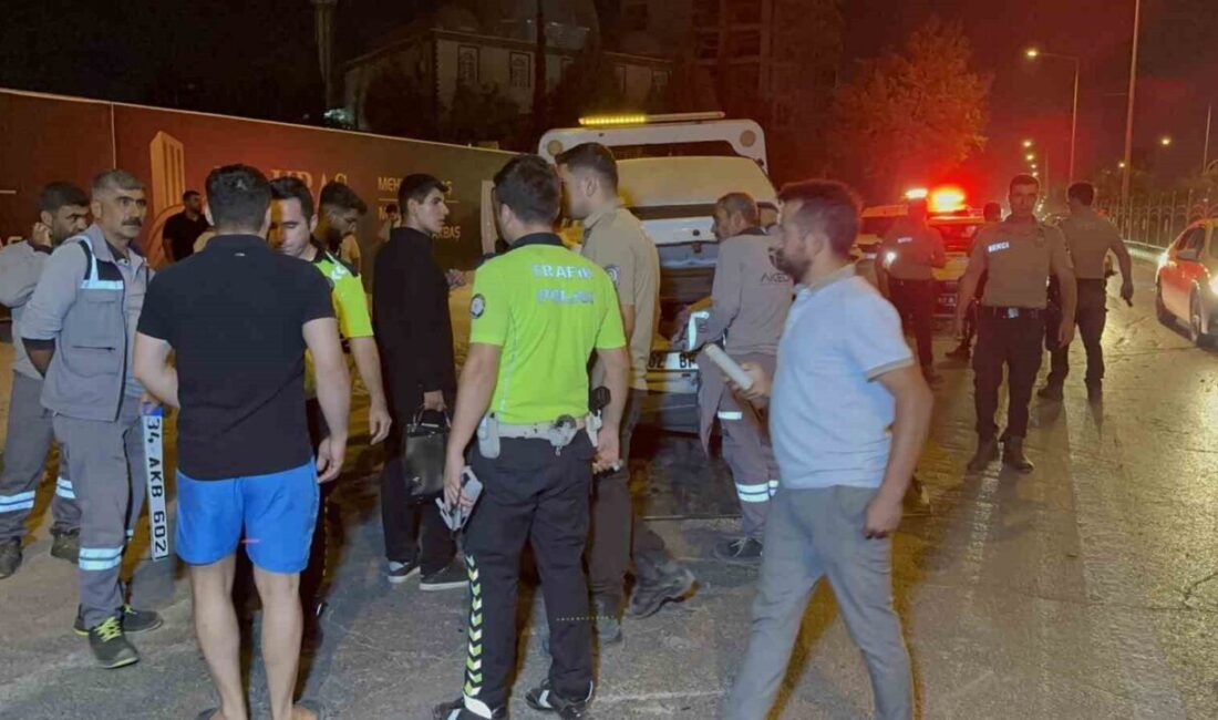 Adıyaman’da, otomobile arkadan çarpan aracın sürücüsü olay yerinden kaçtı. Kazada