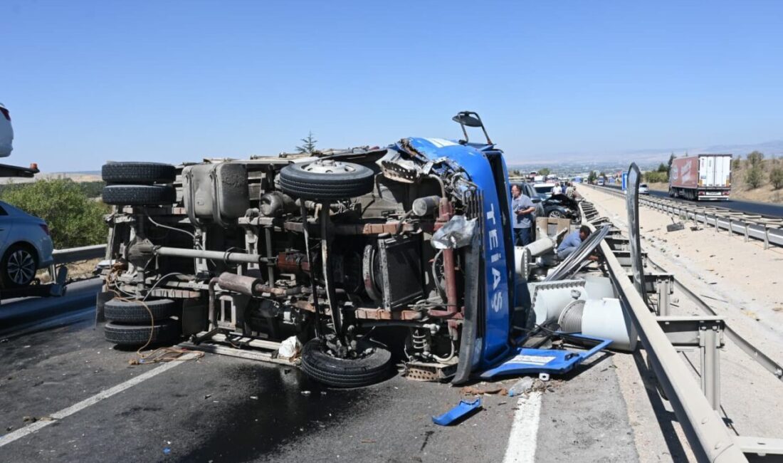 Eskişehir’de bir otomobilin çarpmasıyla önce tıra çarpan, sonra da yan