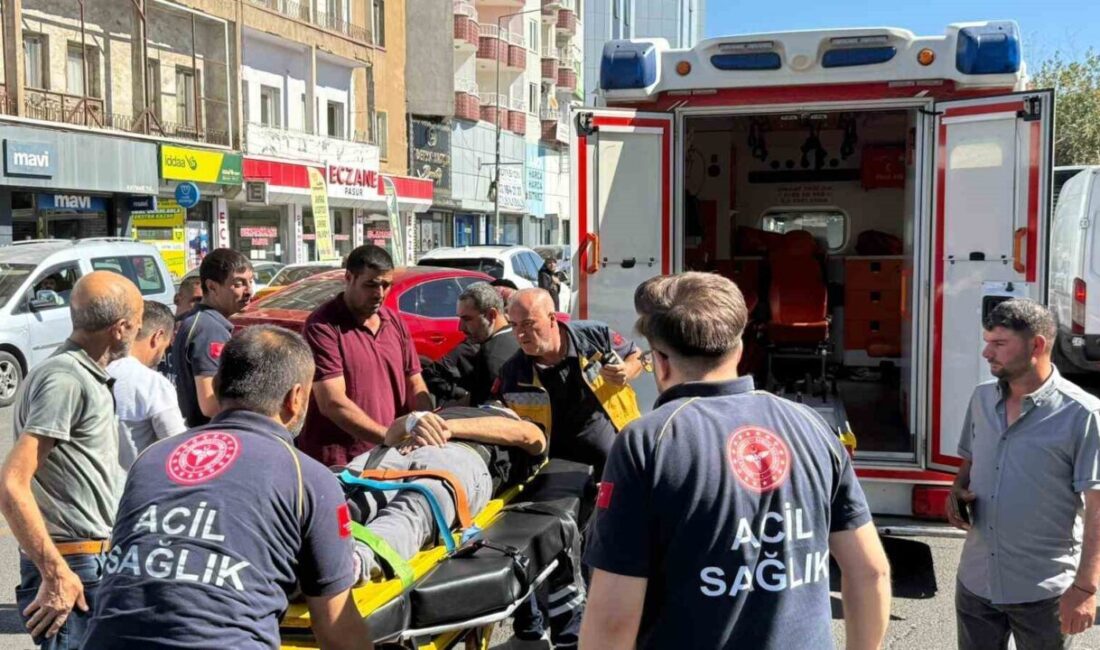 Diyarbakır’ın Yenişehir ilçesinde yolun karşısına geçmeye çalışan yaya, otomobil çarpması
