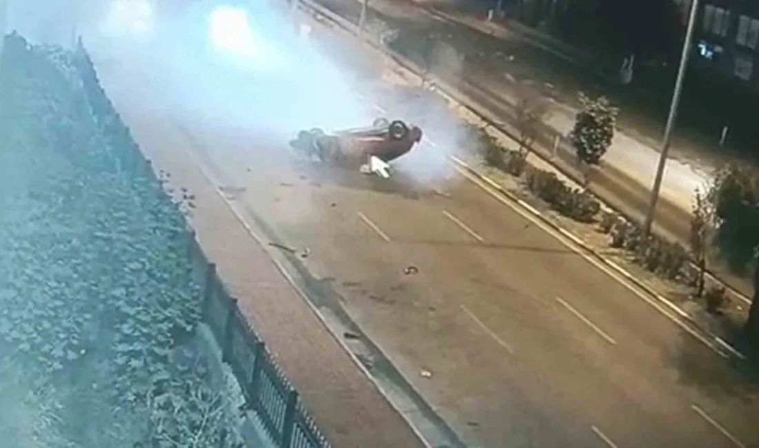 Hatay’da otomobilin kaldırımdaki yayalara çarpmasıyla 3 kişinin öldüğü, 3 kişinin