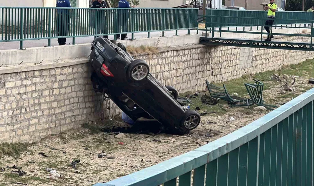 Konya’da sürücüsünün direksiyon hakimiyetini kaybettiği otomobil kanala uçtu. Saniye saniye