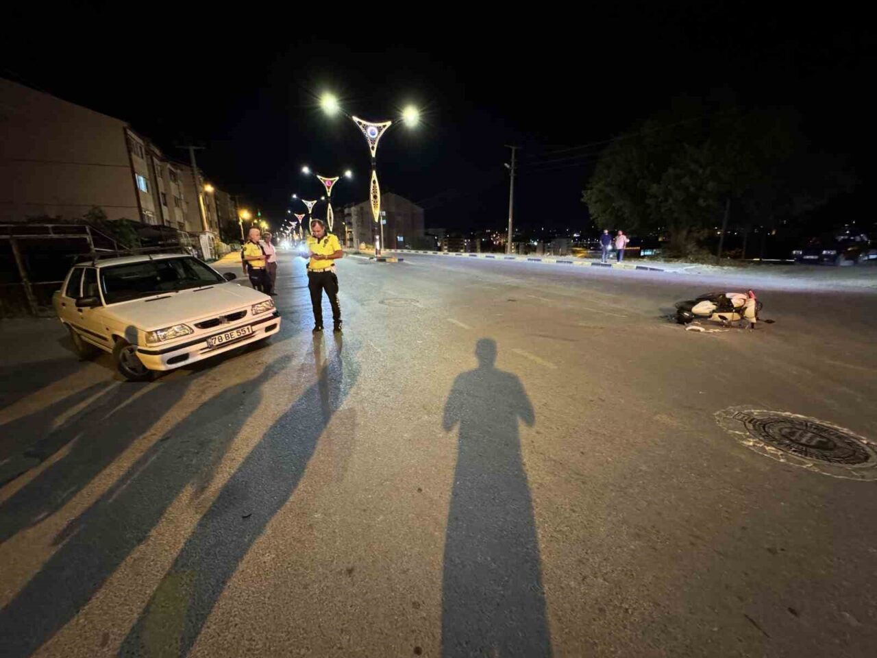 Karabük’te otomobille çarpışan motosikletteki 2 kişi yaralandı. Kaza Bahçelievler Mahallesi