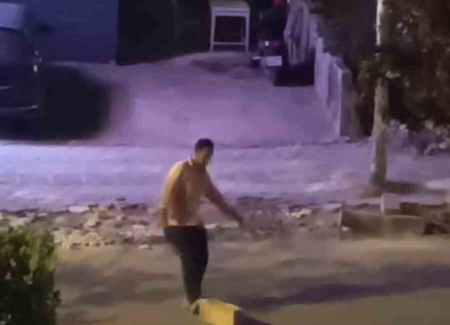 Hatay’da araçlara otostop çeken ve araçlar tarafından alınmayan alkollü şahsın,