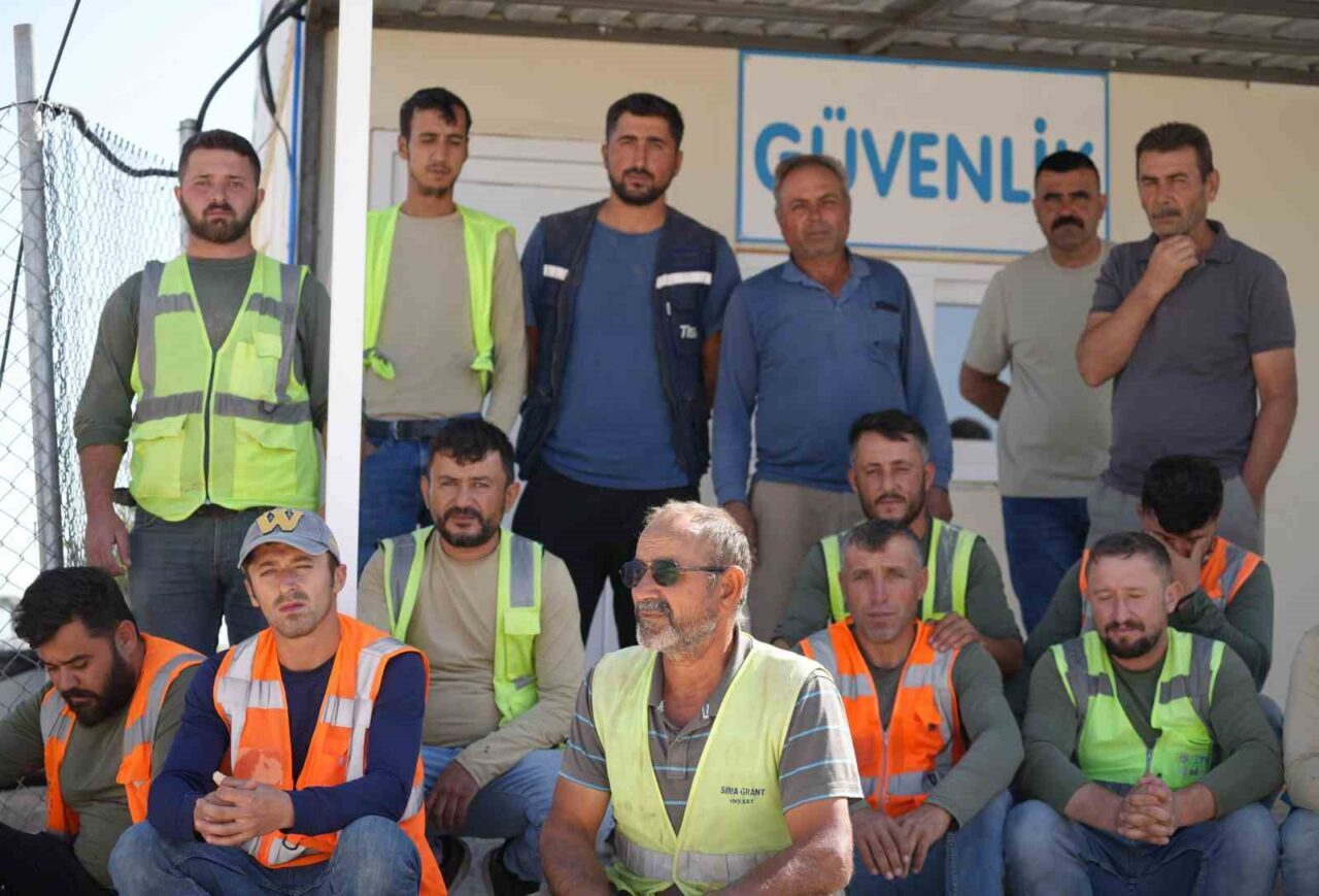 Ankara-Kırıkkale-Delice Otoyolu Işıklar Şantiyesi’nde işten atılan işçiler, maaşlarını alamadıkları gerekçesiyle