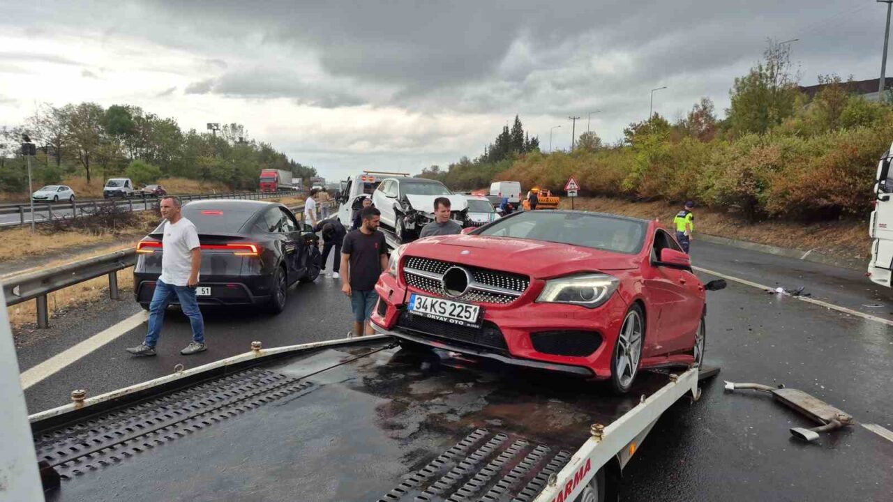Anadolu otoyolu Düzce kesiminde meydana gelen 4 ayrı trafik kazasında