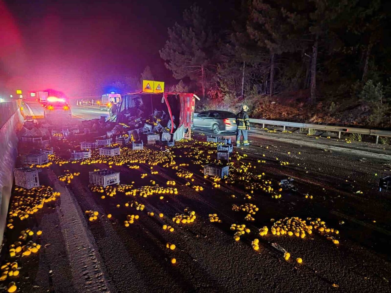 Adana-Pozantı otoyolu Akçatekir mevkiinde 4 aracın karıştığı zincirleme kazada 1