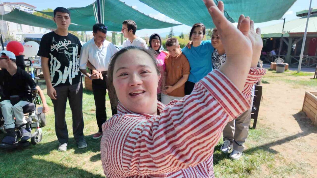 Kütahya’nın Gediz ilçesi, özel çocuklar ve ailelerini bir araya getiren