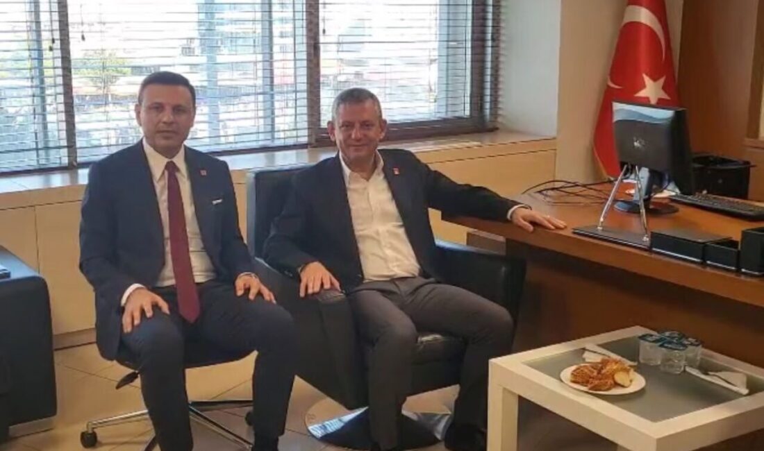 Görevinden uzaklaştırılan eski CHP İstanbul İl Başkanı Özgür Çelik’in de