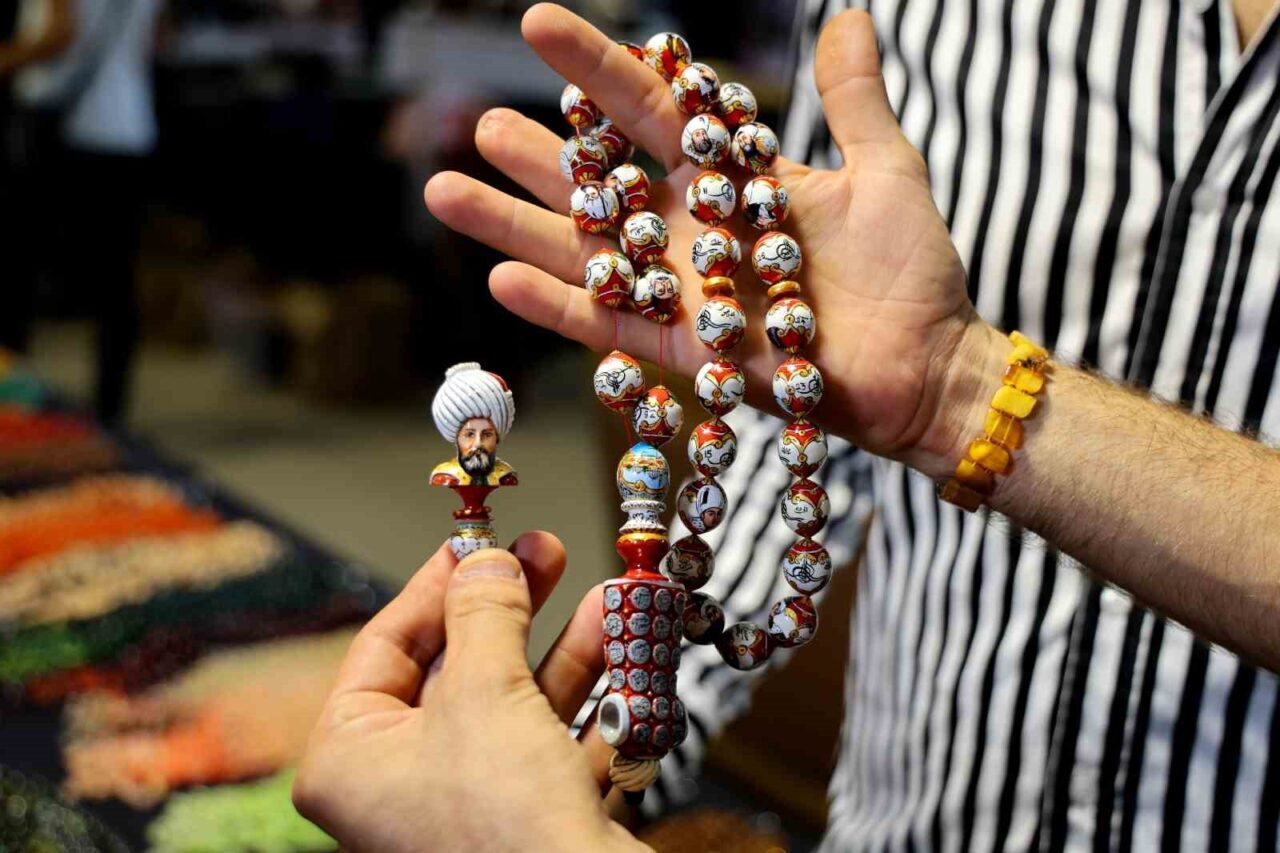 Adana’da bu sene 4’üncüsü düzenlenen Tespih ve Doğal Taşlar Fuarı’nda