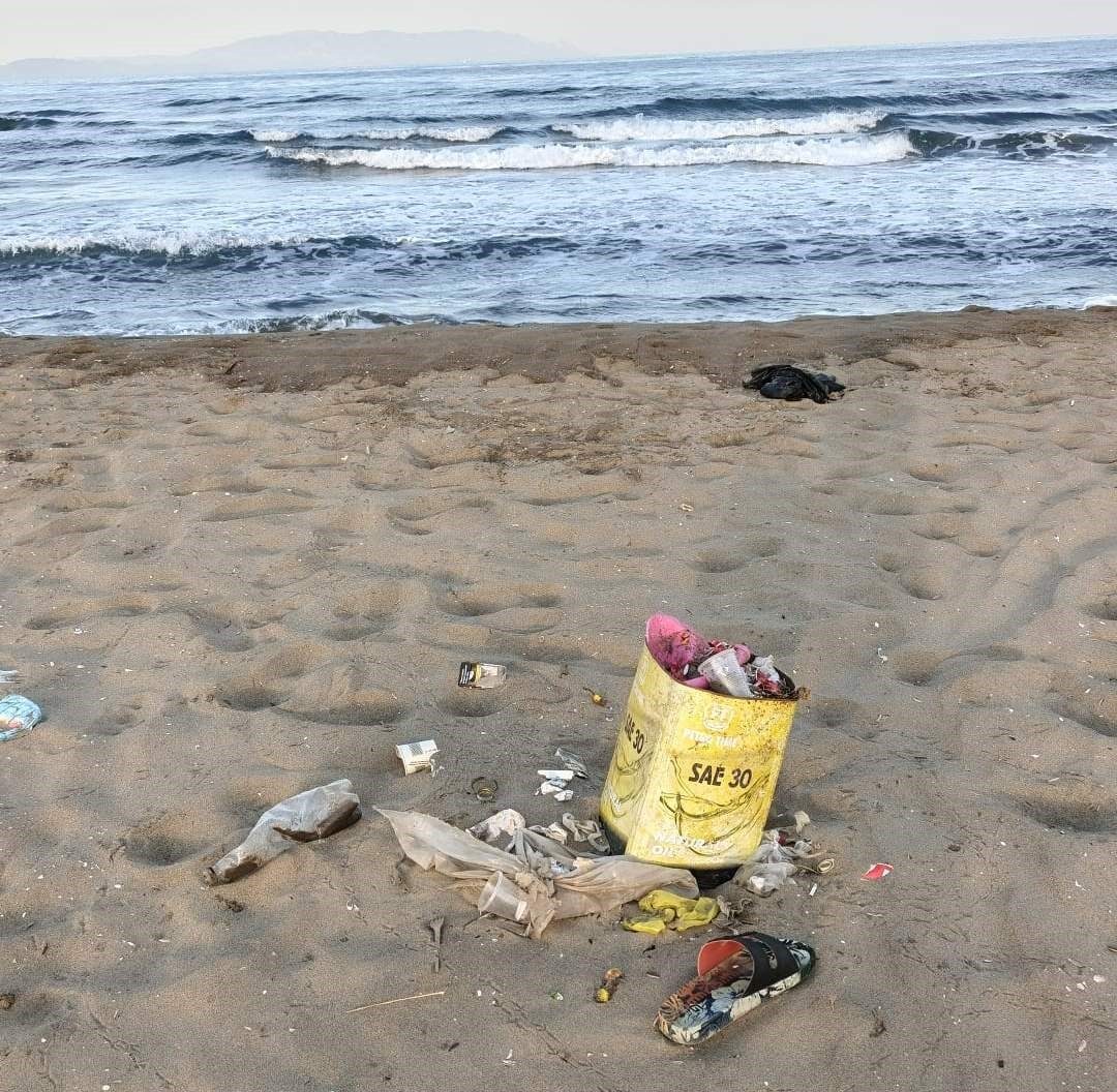 İzmir’de berrak denizi ve kumu ve mavi bayraklarıyla Türkiye’nin en