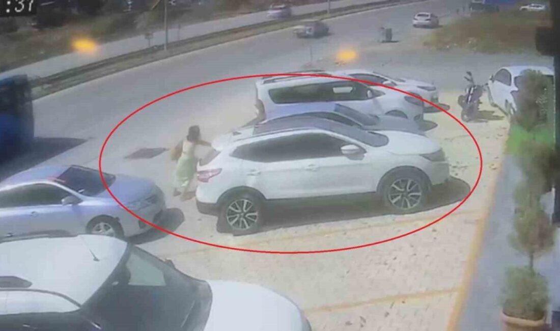 Hatay’da park halindeyken hareket eden aracı kazaya karışmadan tek eliyle