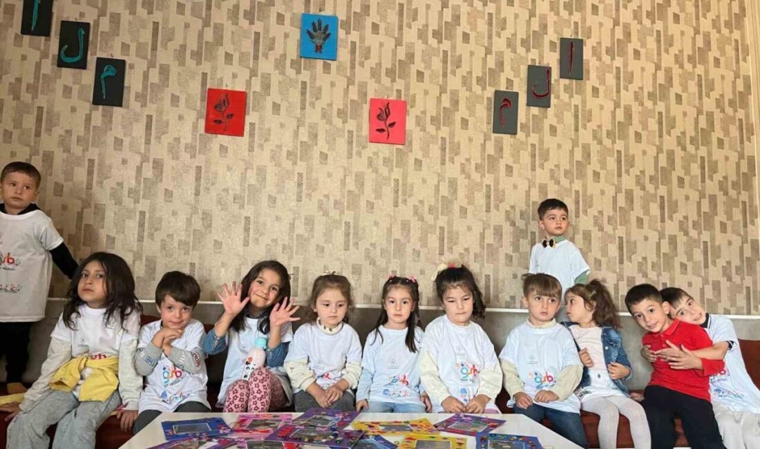 Patnos Gençlik Merkezi’nde düzenlenen etkinliklerde aileler ve çocuklar birlikte vakit