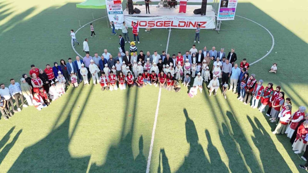 Ağrı’nın Patnos ilçesinde düzenlenen toplu sünnet şöleninde 80 çocuk dualar