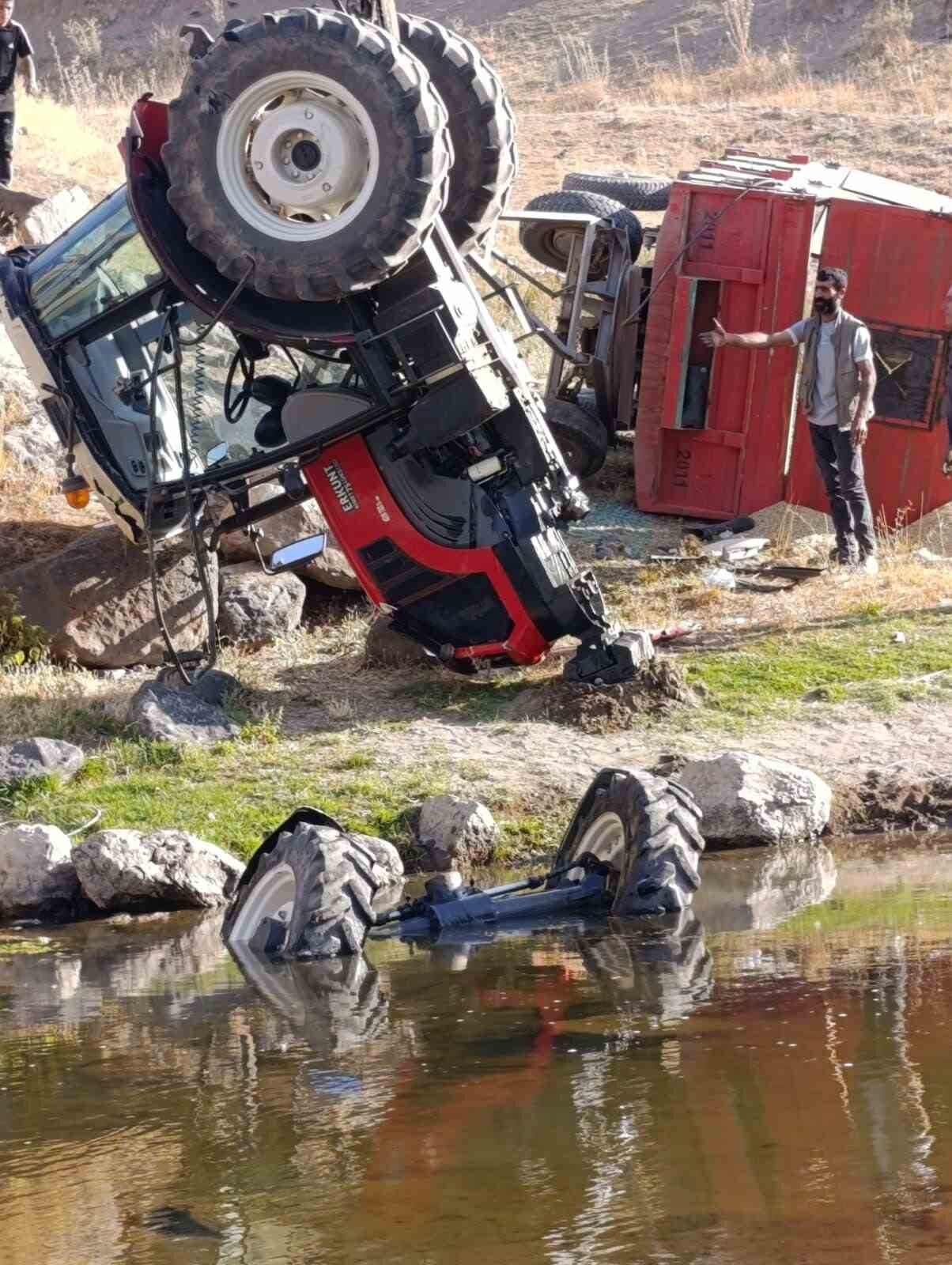 Ağrı’nın Patnos ilçesinde akşam saatlerinde meydana gelen kazada arpa yüklü