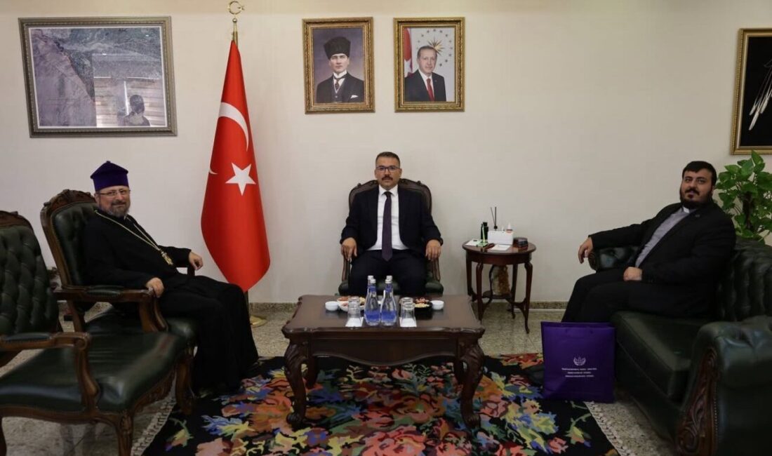 Türkiye Ermenileri Patriği Sahak Maşalyan ve yardımcısının Iğdır Valisi Ercan