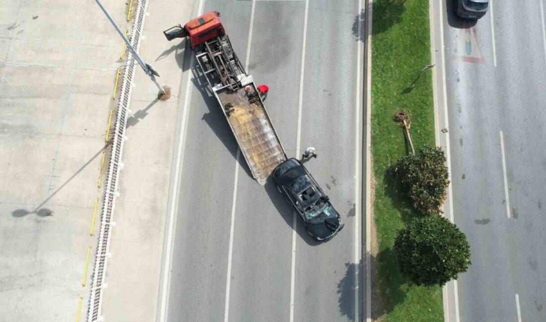 Pendik Sahil Yolu Kadıköy istikametinde meydana gelen kazada, direksiyon hâkimiyetini