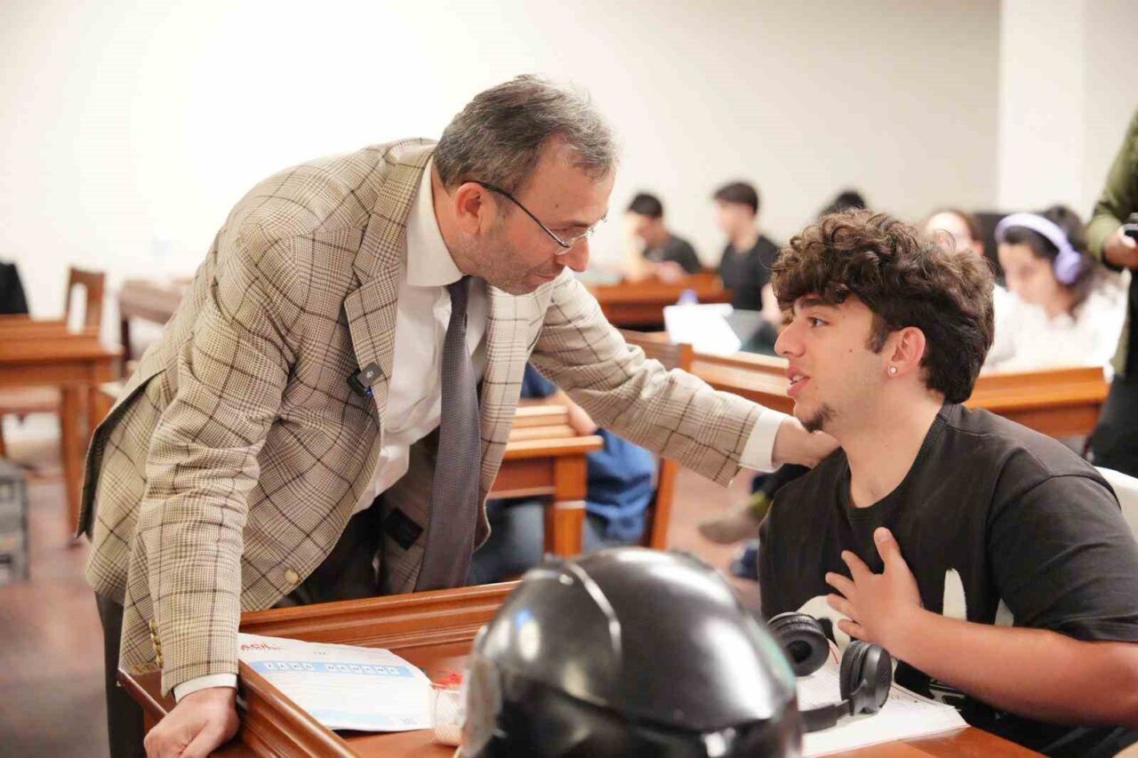 Pendik Belediyesi, ilçede ikamet eden ve üniversiteye ilk kez kayıt