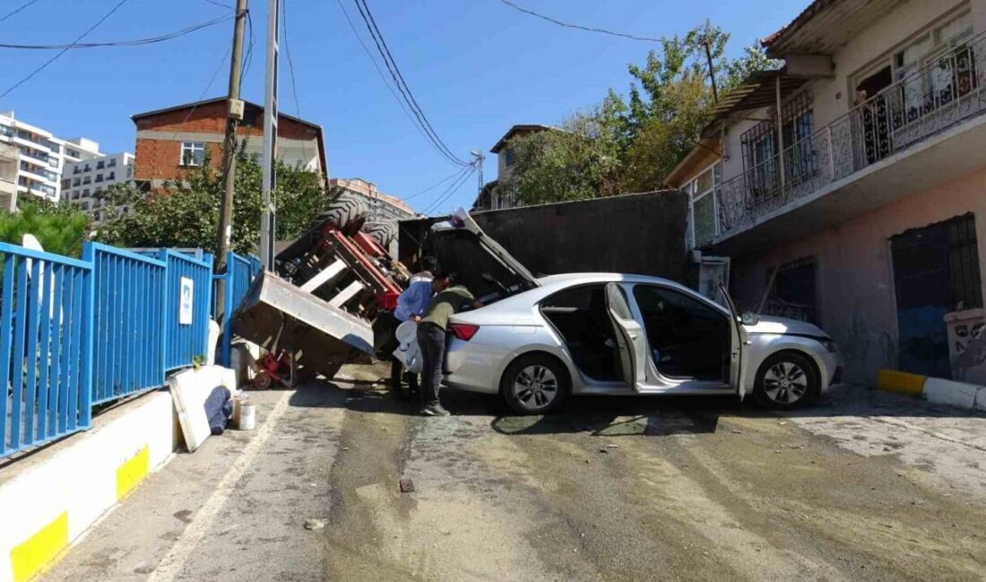 Pendik’te seyir halindeyken freni tutmayan çekici, üzerindeki forklift ile birlikte