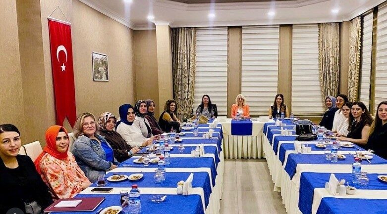 Bilecik’te Polis Eşleri Derneği Bilecik Şubesi Olağanüstü Genel Kurulu, üyelerin