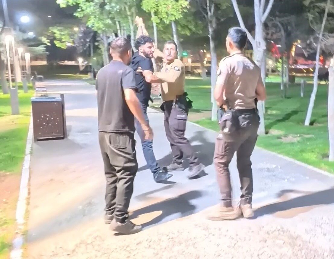 Aksaray’da alkol alan 2 şahıs, kimlik kontrolü yapan bekçilere ve