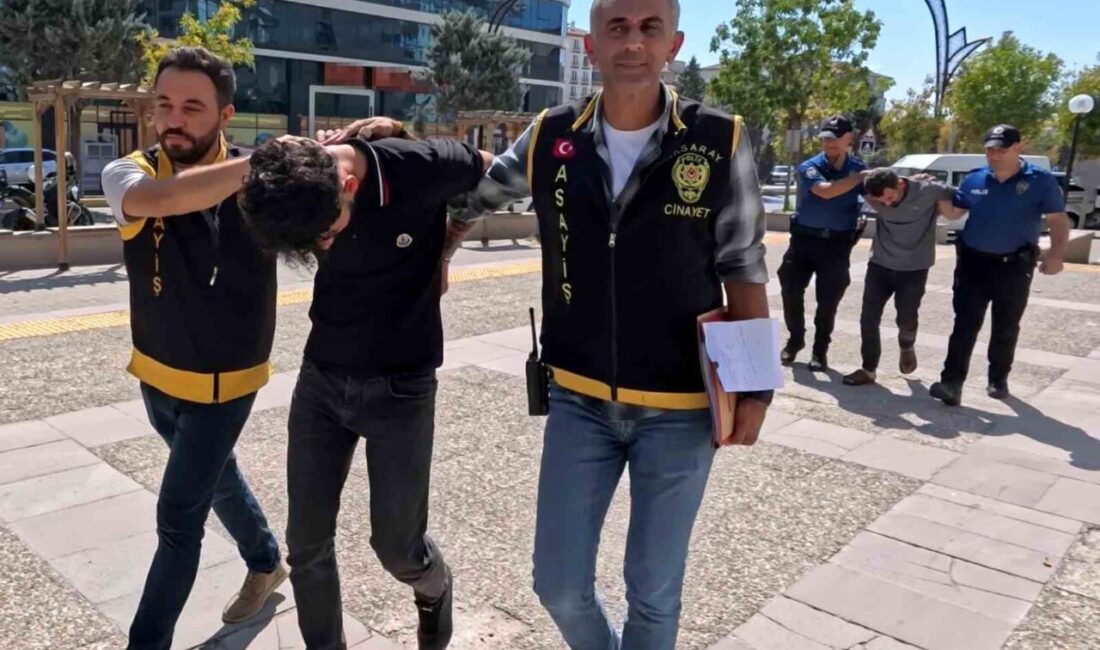 Aksaray’da 2’si polis 4 kişinin yaralandığı kavgada polis memurlarına tekme,