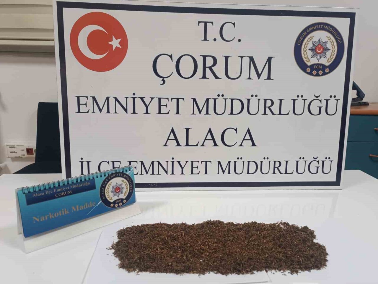 Çorum’un Alaca ilçesinde, polisin “dur” ihtarına uymayarak kaçmaya çalışan 3