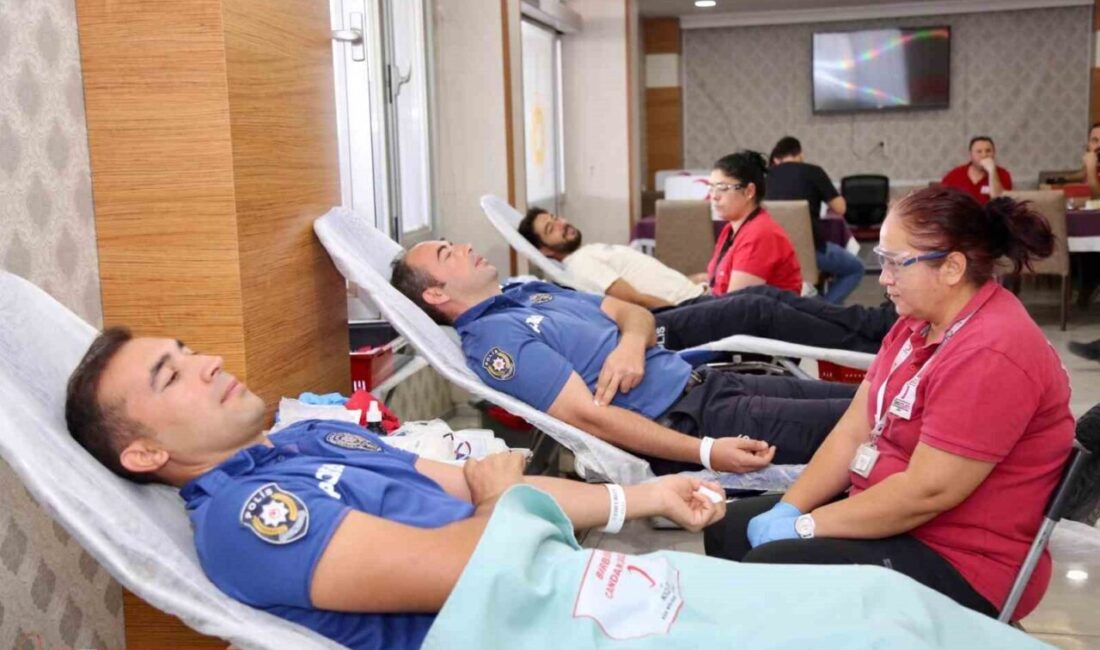 Aydın’ın Efeler ilçesinde görev yapan emniyet ekipleri, gerçekleştirilen farkındalık etkinliği