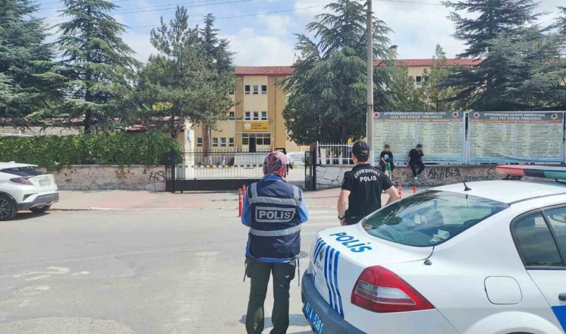 Afyonkarahisar’da polis tarafından gerçekleştirilen huzur denetimlerinde 800’e yakın kişinin kimlik