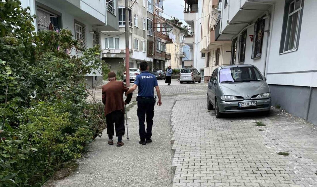 Ordu’nun Ünye ilçesinde, evine gidemeyen yaşlı bir vatandaş için seferber